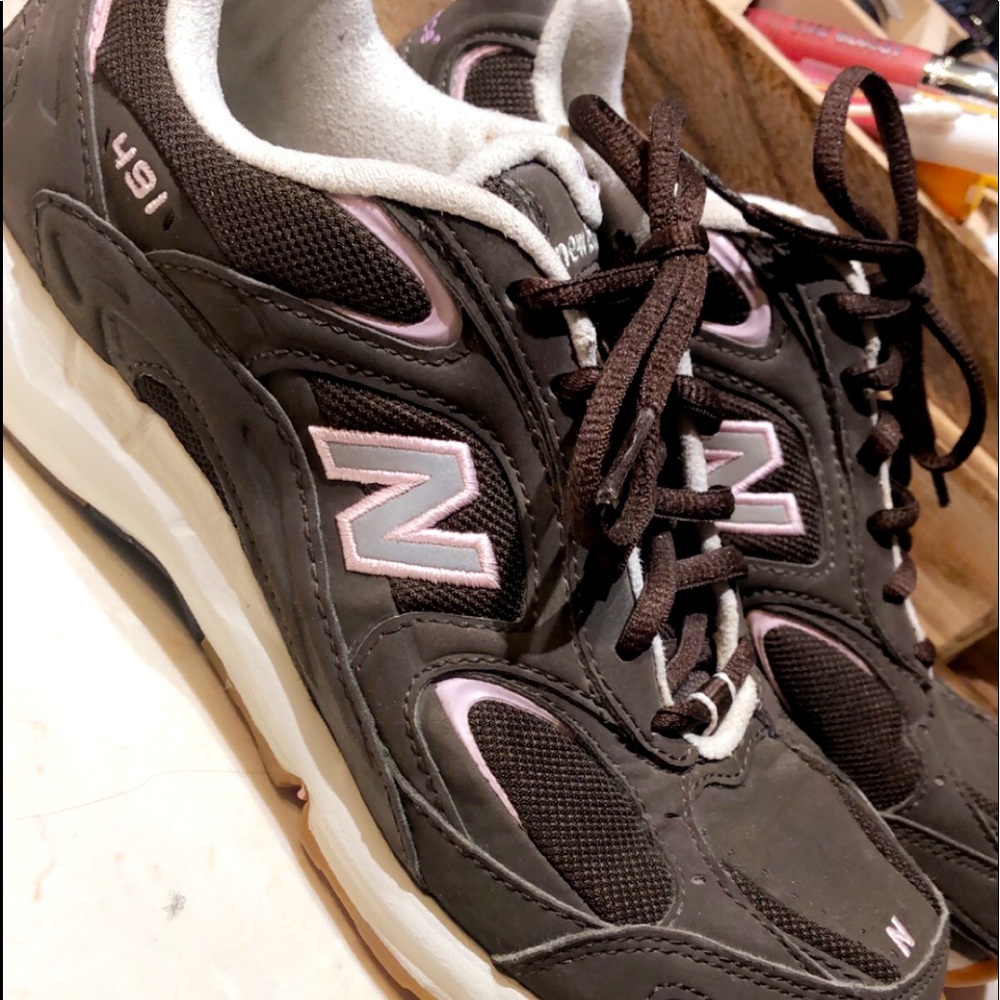 Women’s size 8 New Balance walking/running shoes